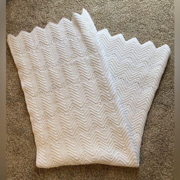Handmade knitted throw or baby blanket - Picture 8 of 8